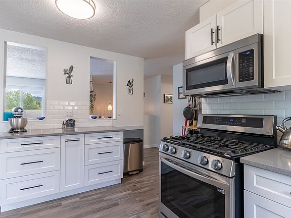 3rd image of 144 Birch Cres