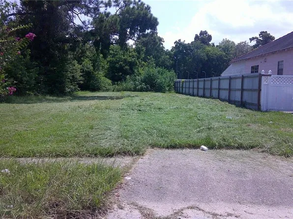 4417 Majestic Oaks Dr, New Orleans, LA 70126