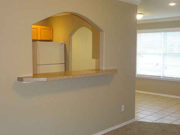 5th image of 404 W Pine Ave