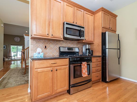 3rd image of 187 Kettles Ln