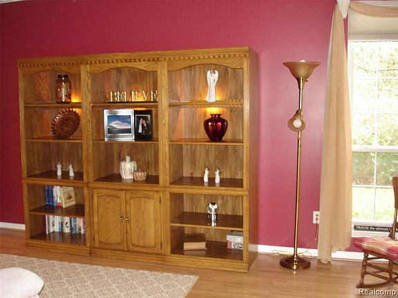 4th image of 5179 Glenwood Crk