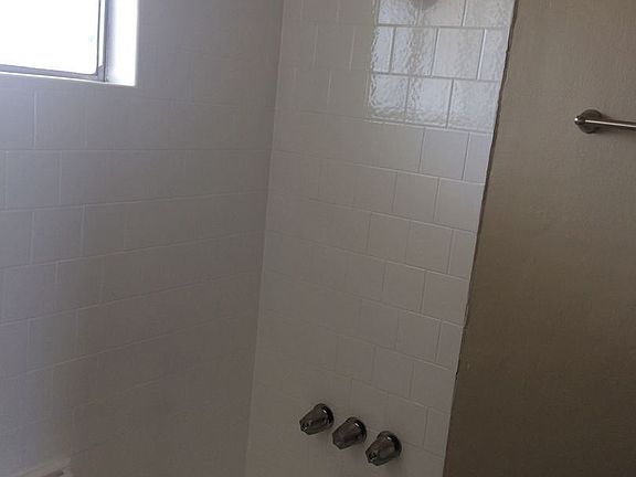 5th image of 921 S Park Cir #9720997
