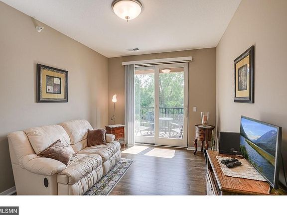 2nd image of 1070 Grand View Ct Unit 414
