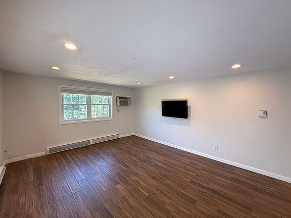 4th image of 89 Pleasant St APT D11