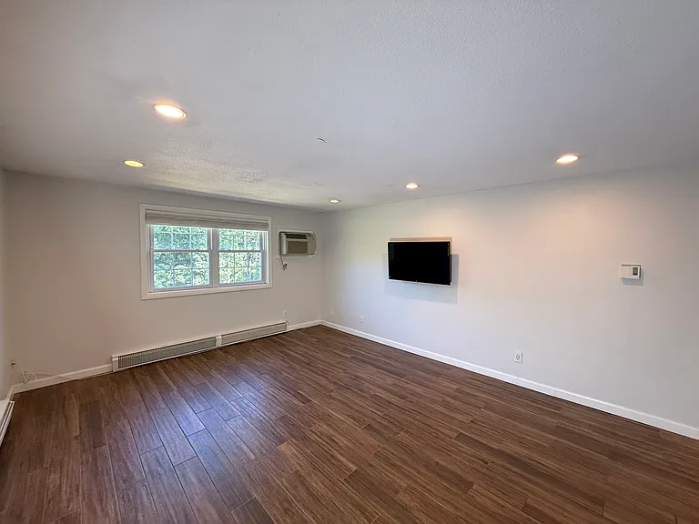 89 Pleasant St #D11 — Photo 4