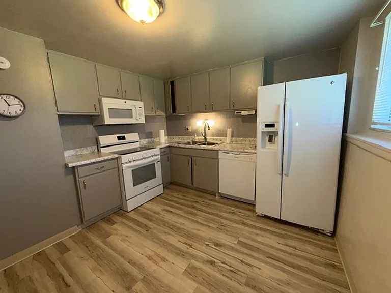 153 Willis Ave — Photo 18