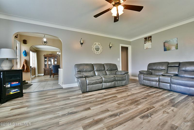 5th image of 1315 Midline Road