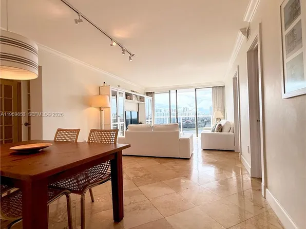 3675 N Country Club Dr, Aventura, FL