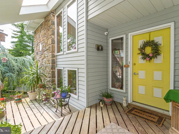 208 Chalfont Rd, Chalfont, PA 18914