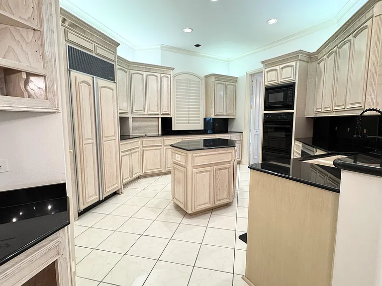 17619 Woods Edge Dr — Photo 5