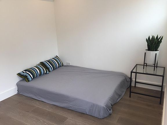 3rd image of 406 Chenery St Unit A
