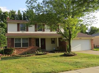 2030 Laurel Dr, Troy, MI 48085