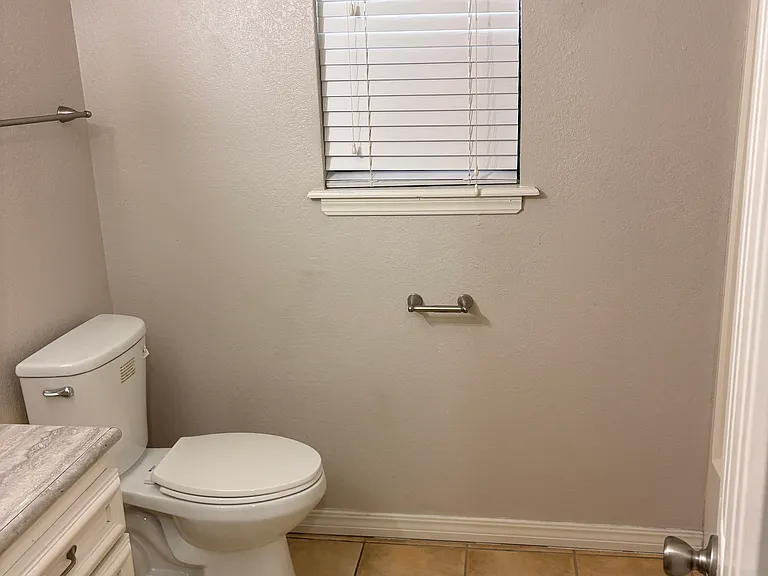 827 Hardy Springs Cir #B — Photo 18