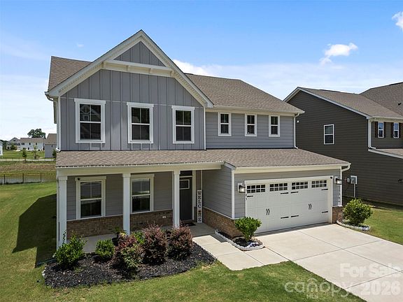 3rd image of 703 Dogwood Creek Ln