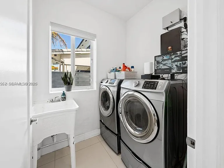 4497 SW 25th Ter — Photo 23