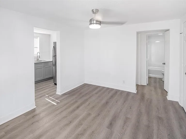 1911 Benson St #2 — Photo 6