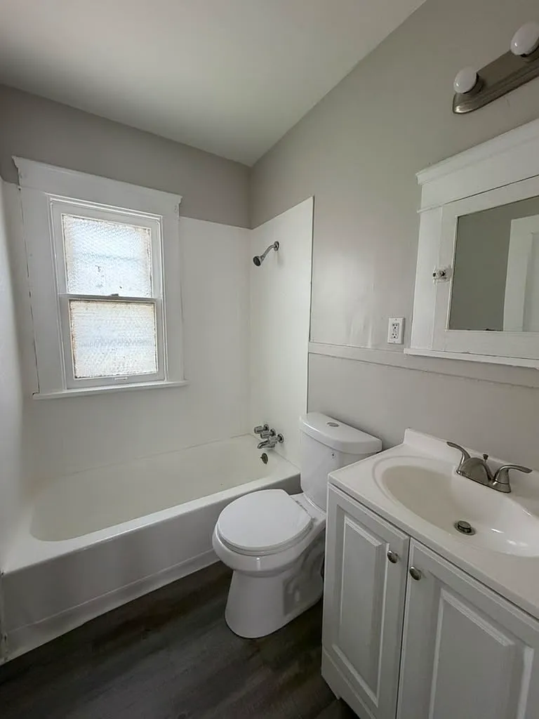 2 bed, 925 sqft, $995 — Photo 2