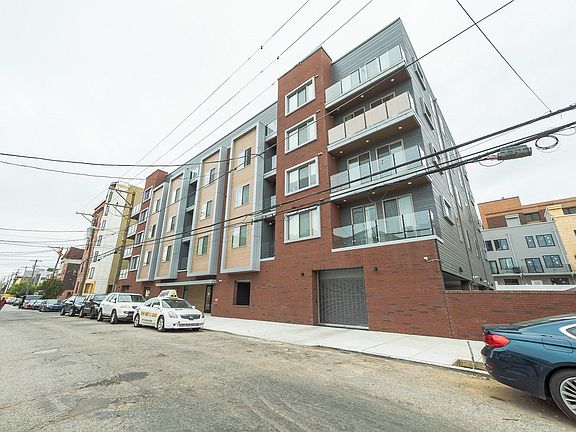 3rd image of 1617 Poplar St Unit 211