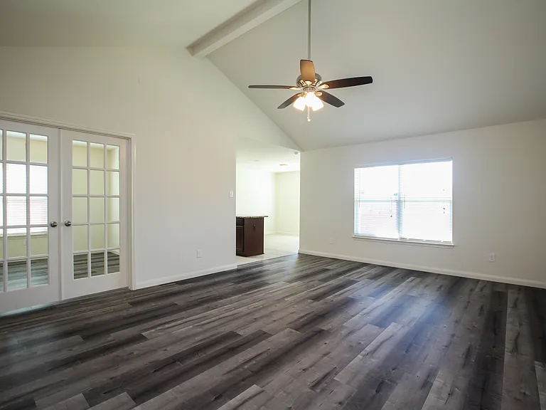 1325 Englemann Dr — Photo 2