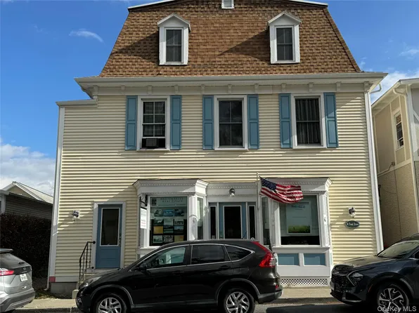 24 Front St #3B, Millbrook, NY 12545