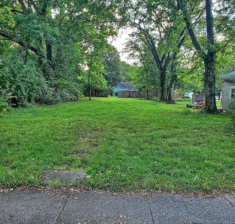 1st image of 113 W 14th Ave