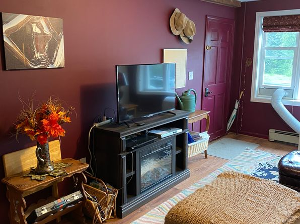 654 West St #4