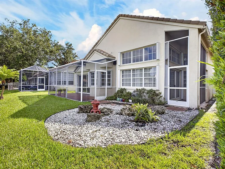 1520 Seabay Rd — Photo 23