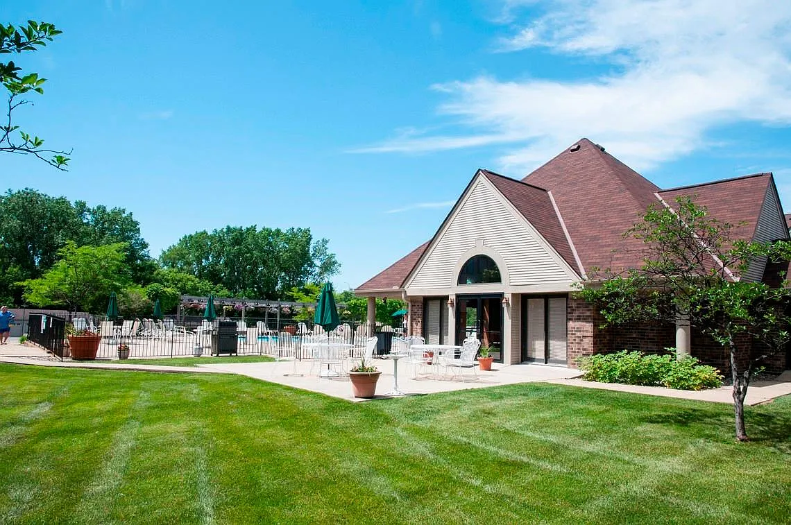 Oaks Lincoln Townhomes — Photo 4