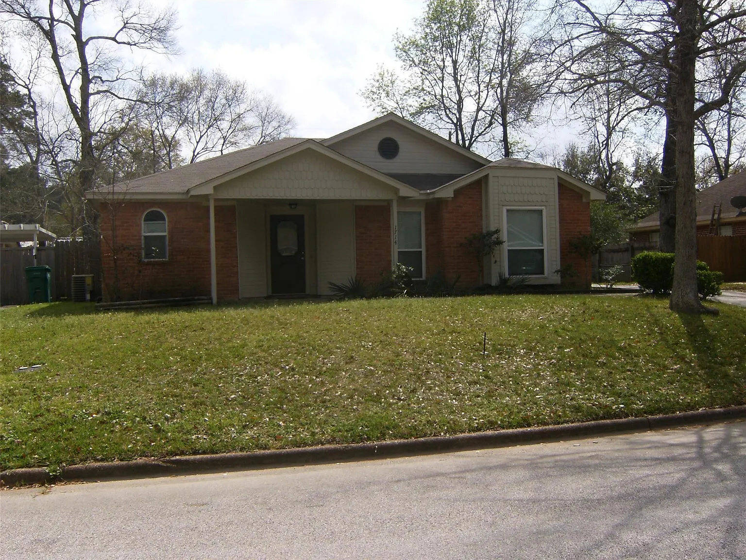 3 bed, 2.0 bath, 1303 sqft, $1,600 — Photo 2