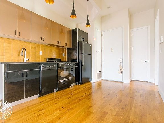 3rd image of 435 Menahan St #5D
