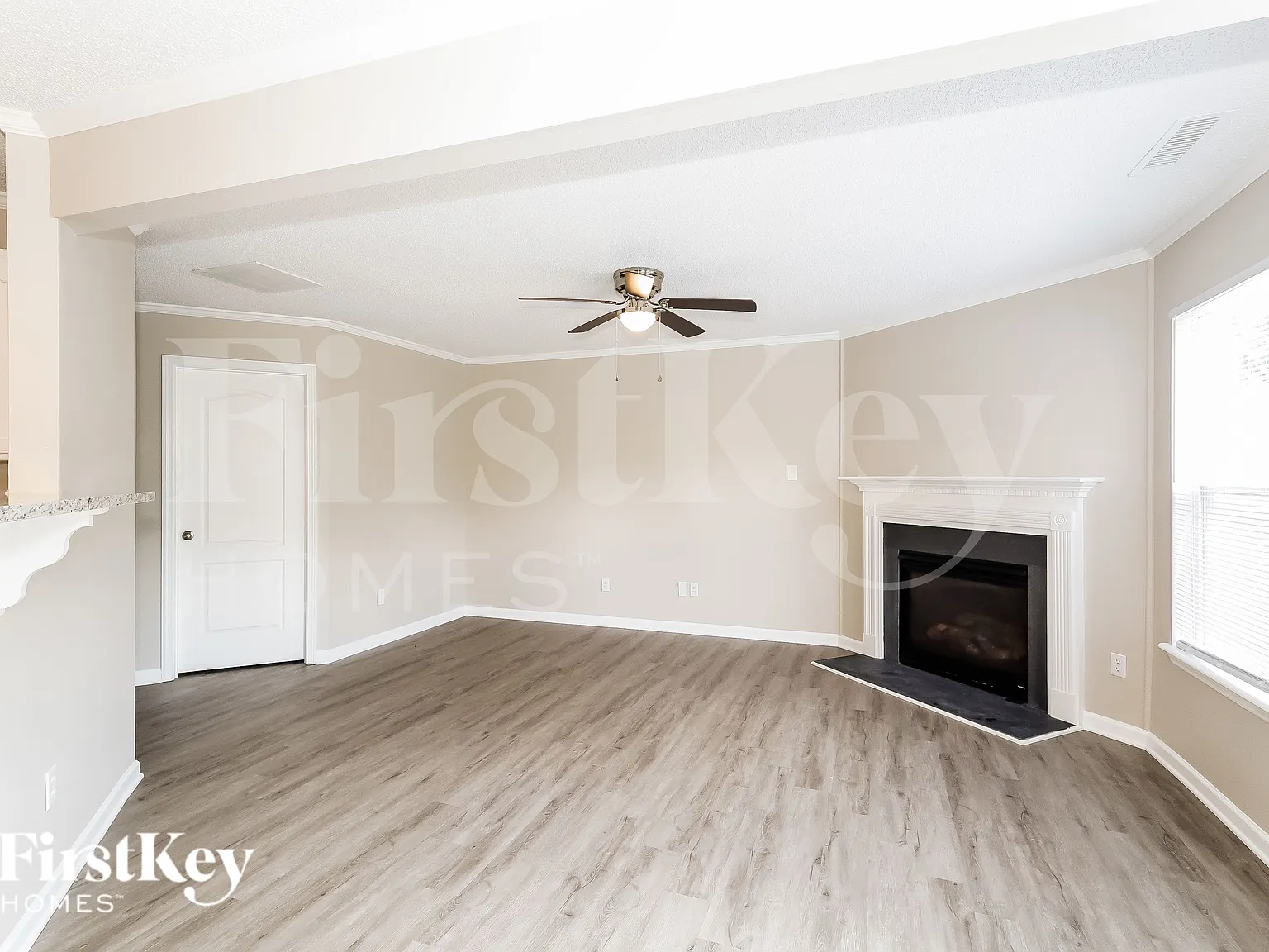 3 bed, 2.5 bath, 2115 sqft, $2,180 — Photo 4