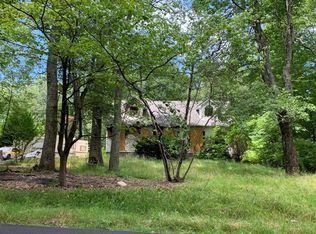 56 Crawford St, Pine Bush, NY 12566