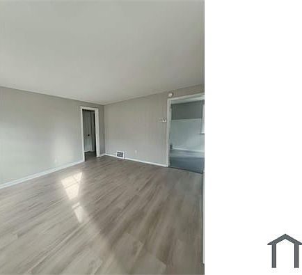 3rd image of 5713 South Blvd