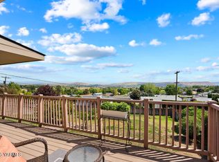 5602 Hilltop Dr, Yakima, WA 98901