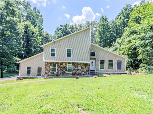 717 Raven Springs Trl, Stone Mountain, GA 30087