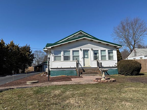 3rd image of 1678 Pittsburgh Rd