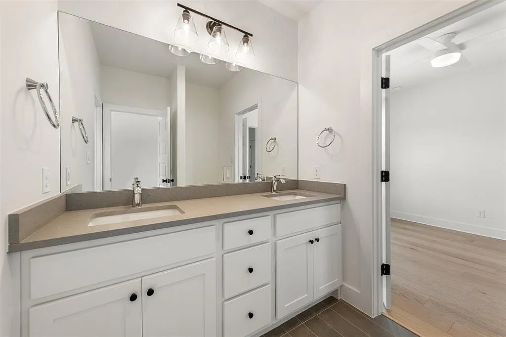 4 bed, 1657 sqft, $2,200 — Photo 4