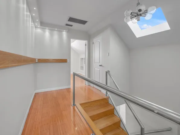 219-44 Peck Avenue image 20 of 32