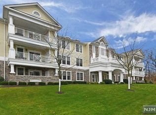 412 Four Seasons Ln, Montvale, NJ 07645