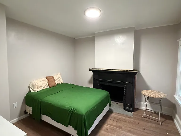 16 Eastman Ter — Photo 4