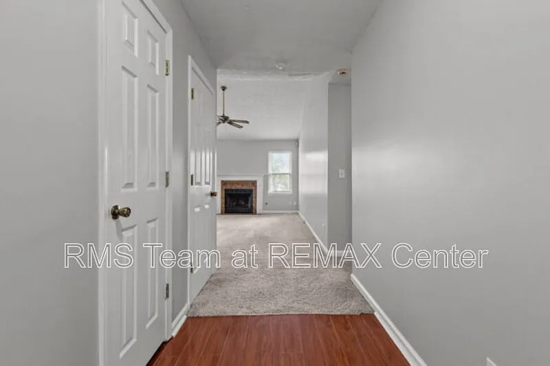 4 bed, 2.0 bath, 1985 sqft, $2,400 — Photo 2