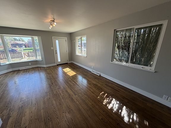 2nd image of 3631 Magnolia St