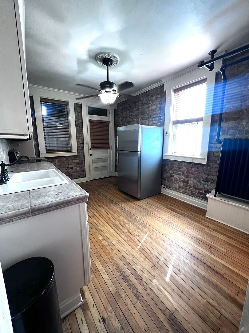 308 E 5th St — Photo 4