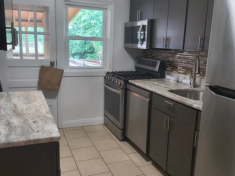 1008 E Lake Ave — Photo 6