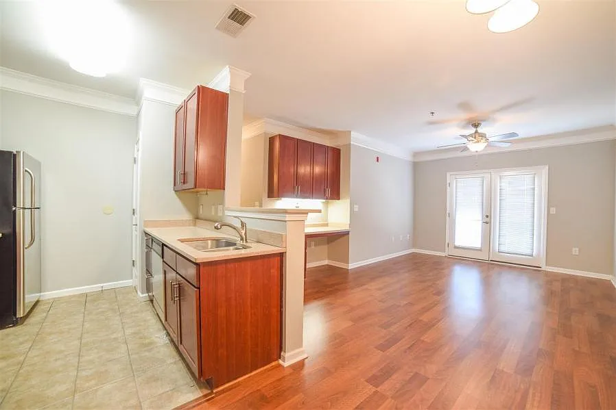 1 bed, 709 sqft, $1,675 — Photo 2