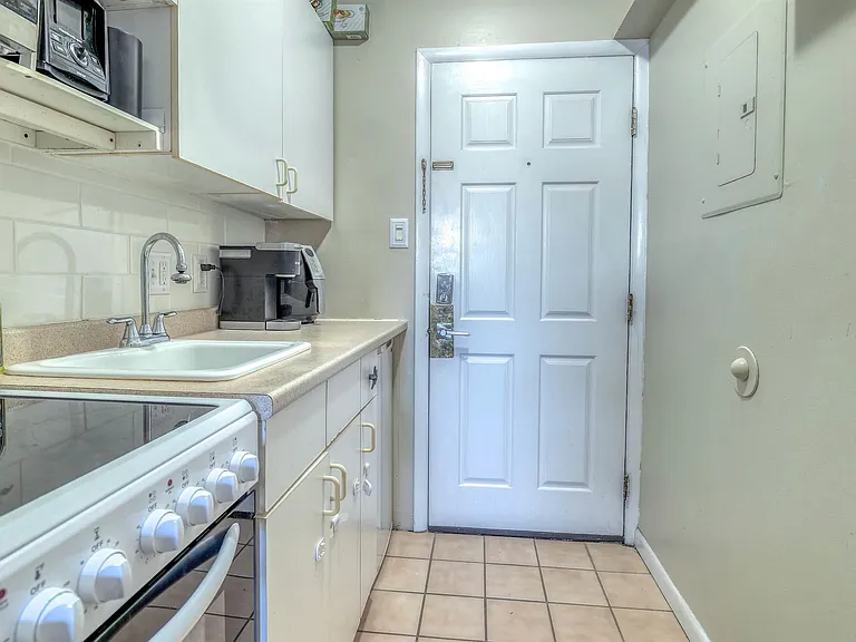 111 S Dudley Ave #211 — Photo 6