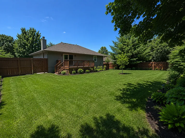 925 NE Carousel Ln — Photo 19