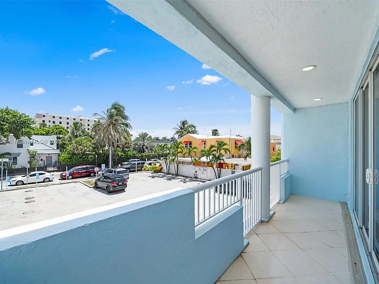 311 N Surf Rd — Photo 52