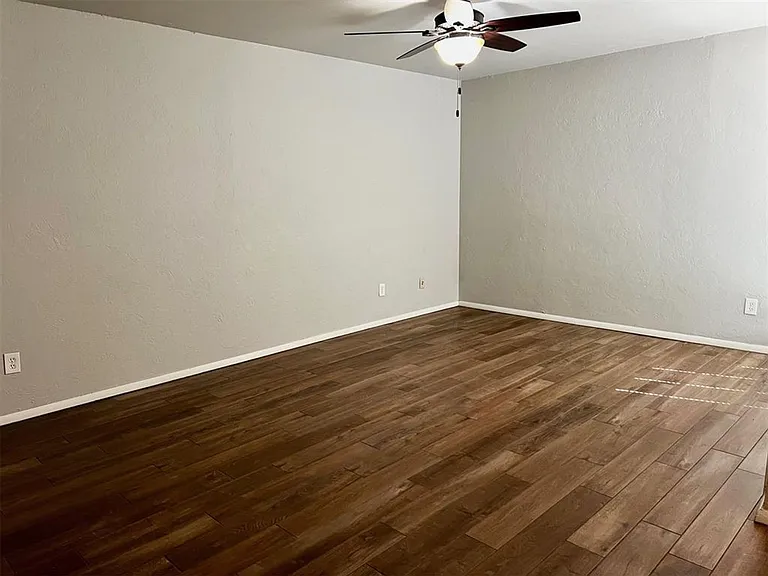 823 Cardinal Creek Blvd — Photo 6