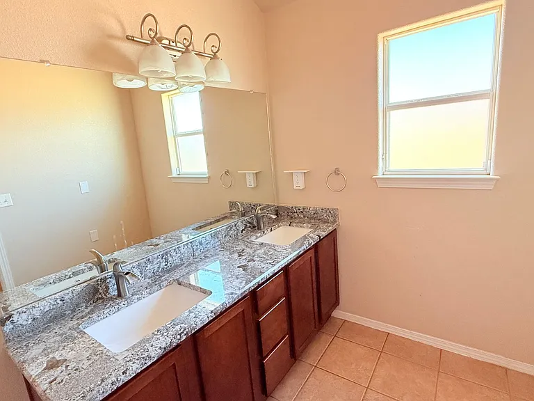 3575 Sierra Del Sol Ave — Photo 15